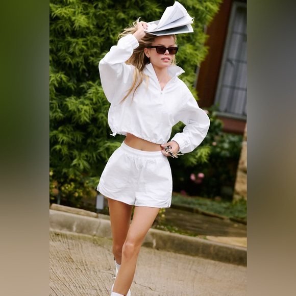 Alo Yoga The Alumni High-Rise Loose Running Shorts in White, Women’s size Medium - Picture 11 of 14